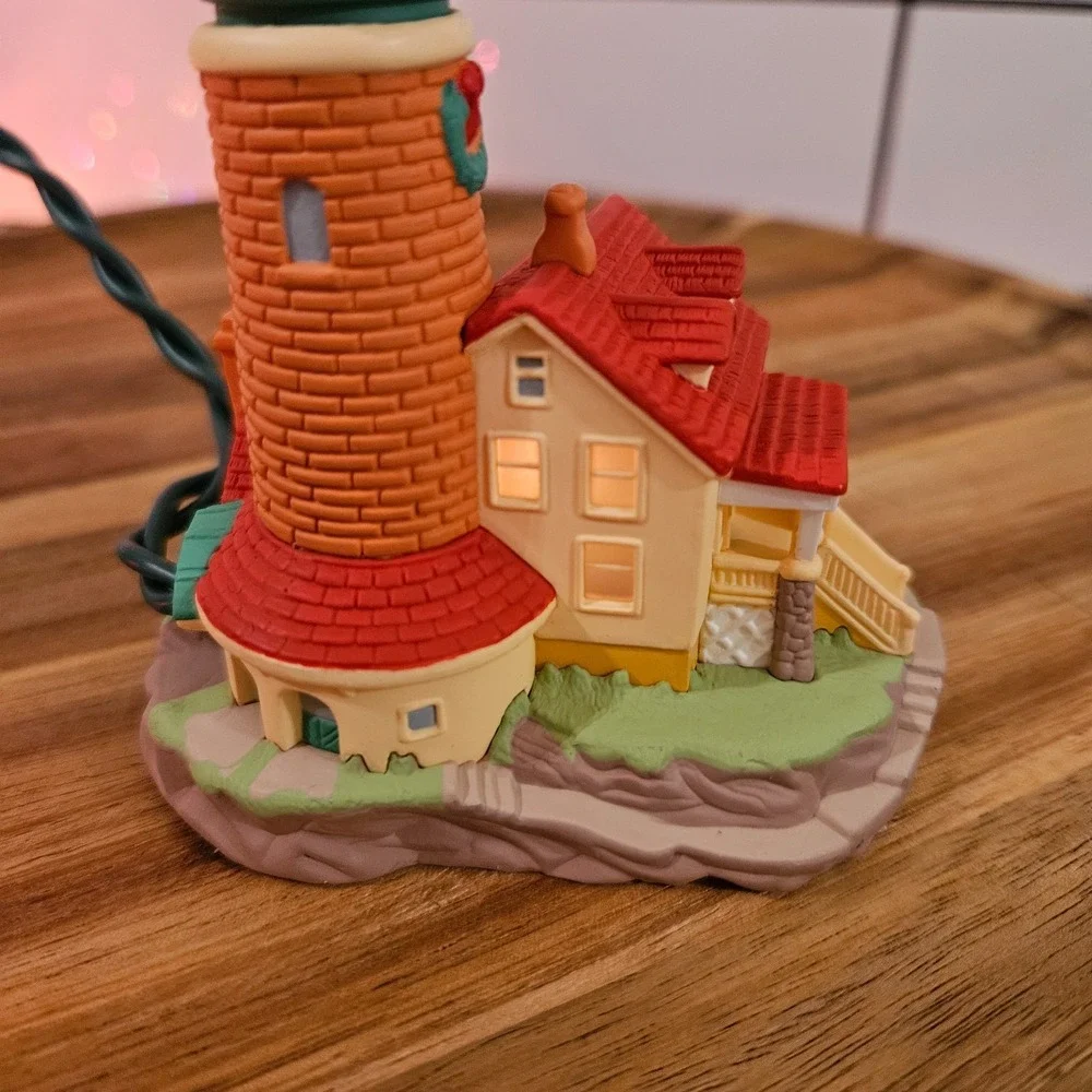 Lighthouse Greetings 2001 Hallmark Keepsake Christmas Ornament W Flashing‎ Light